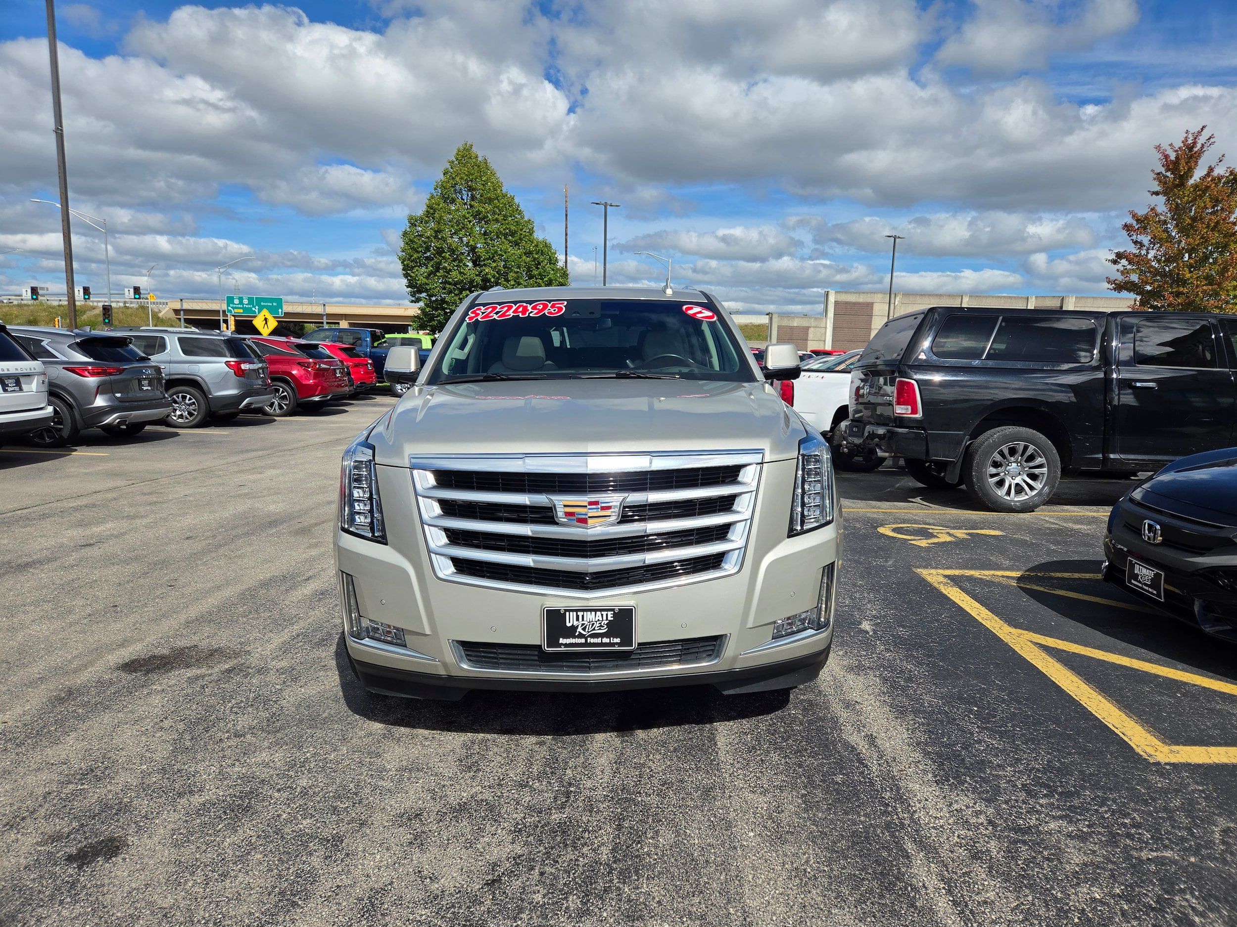 Used 2017 Cadillac Escalade Luxury AWD/4WD image 8