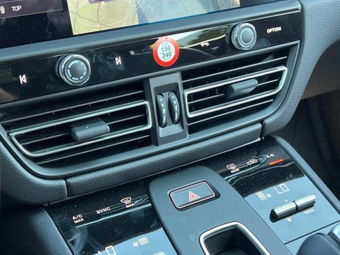 Certified 2026 Porsche Macan AWD/4WD image 29