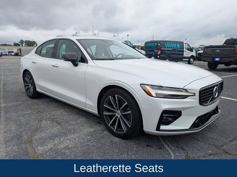 Used 2021 Volvo S60 T5 Momentum FWD image 2