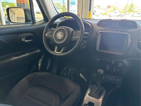 Used 2022 Jeep Renegade Latitude w/ Convenience Group AWD/4WD image 12