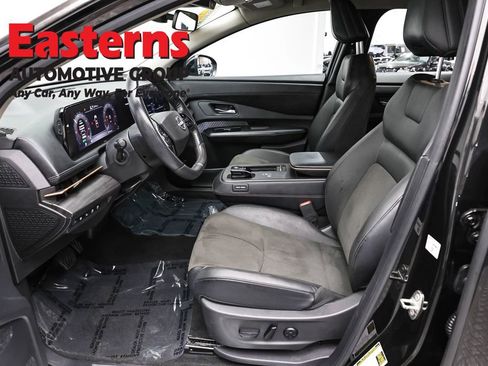 Used 2023 Nissan Ariya AWD image 14