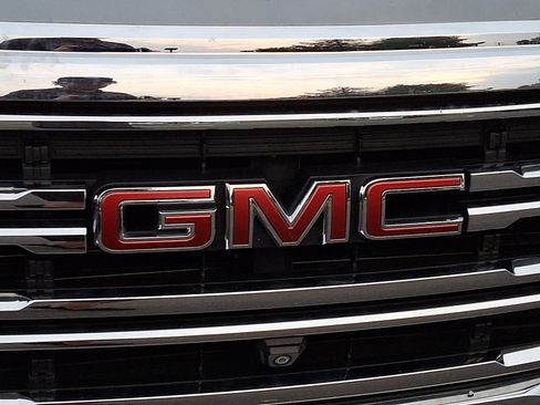 Used 2023 GMC Acadia SLT w/ Technology Package AWD/4WD image 8