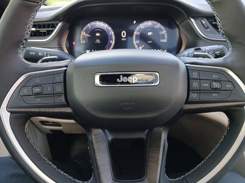 New 2025 Jeep Grand Cherokee Limited image 39