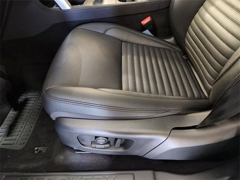 Used 2025 Land Rover Discovery Sport S image 22