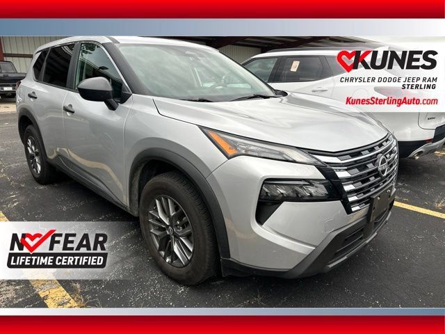Used 2024 Nissan Rogue S AWD/4WD image 1