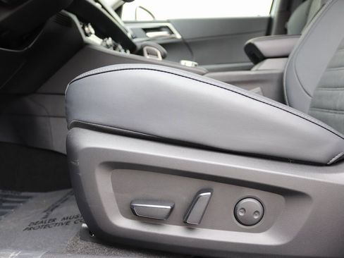 New 2025 Mitsubishi Outlander SE image 5