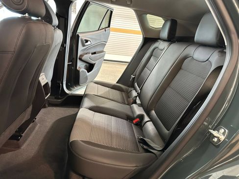 Used 2025 Chevrolet Trax LT FWD image 24