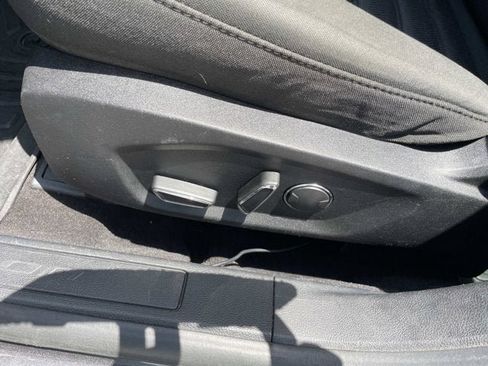 Used 2019 Ford Fusion SE FWD image 18