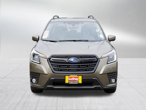 Used 2024 Subaru Forester Premium AWD/4WD image 2