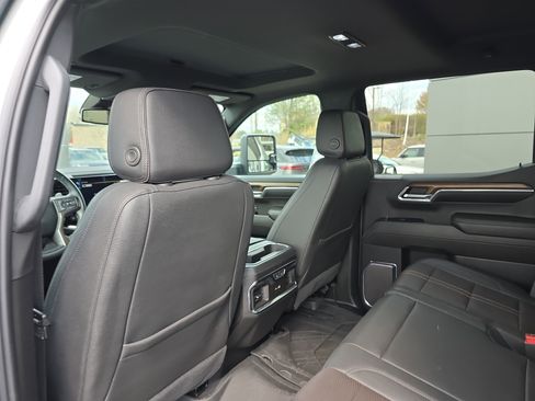 Used 2024 Chevrolet Silverado 1500 High Country w/ High Country Premium Package image 18