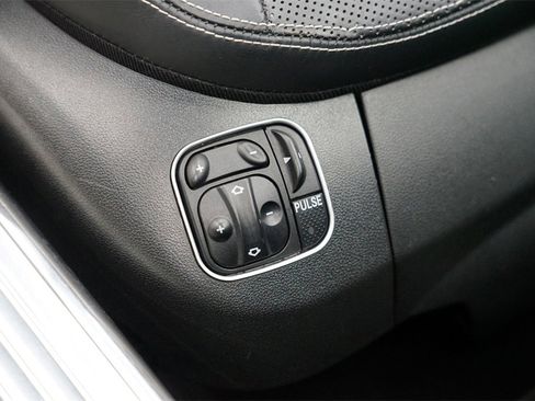 Used 2012 Mercedes-Benz SL 550 image 28