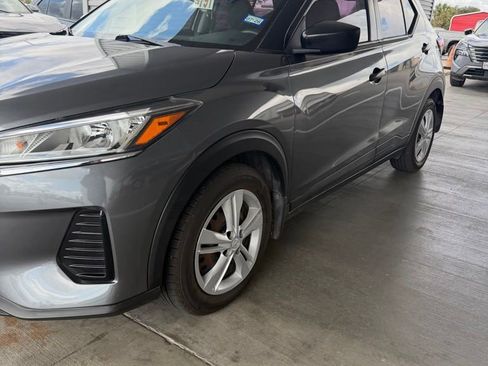 Used 2021 Nissan Kicks S FWD image 1