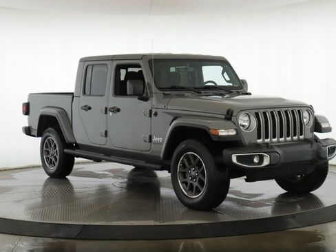 Used 2023 Jeep Gladiator Overland image 2