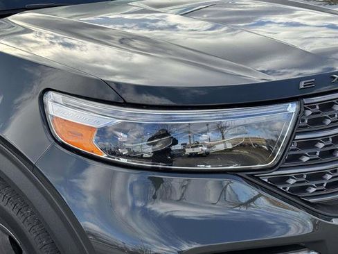 Used 2022 Ford Explorer XLT w/ Equipment Group 202A image 8