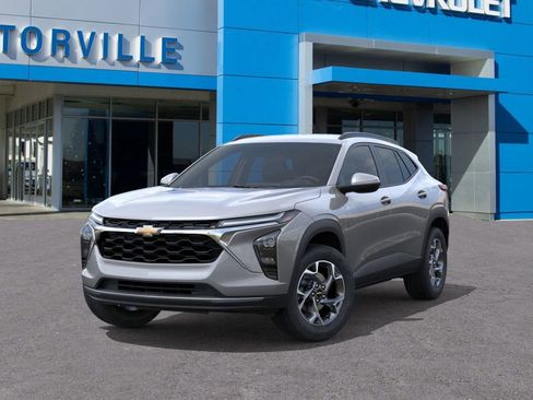 New 2026 Chevrolet Trax LT w/ Driver Confidence Package image 2