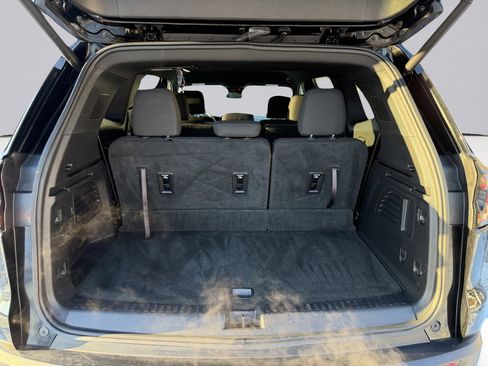 Used 2025 GMC Acadia Elevation image 10