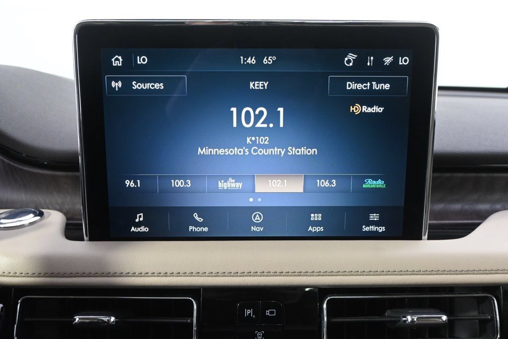 Used 2023 Lincoln Aviator Reserve w/ Equipment Group 201A AWD/4WD image 29