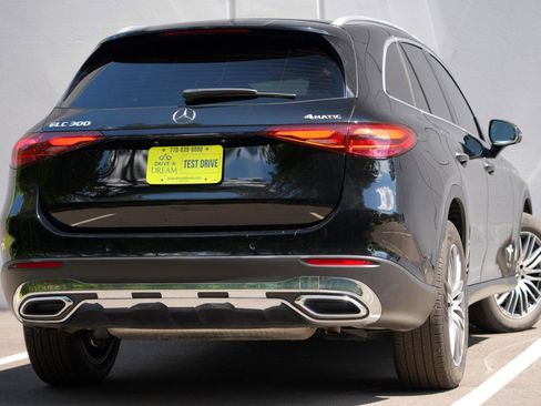 Used 2024 Mercedes-Benz GLC 300 4MATIC w/ Driver Assistance Package image 5