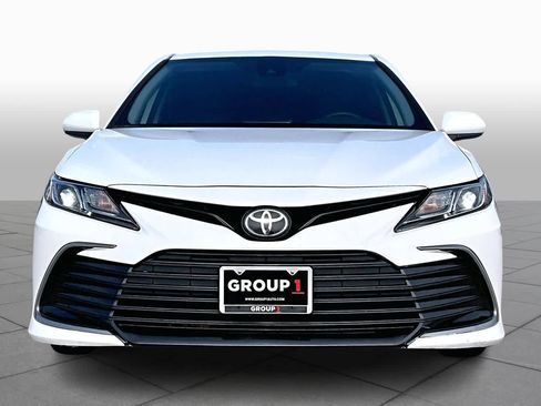 Used 2021 Toyota Camry LE image 3