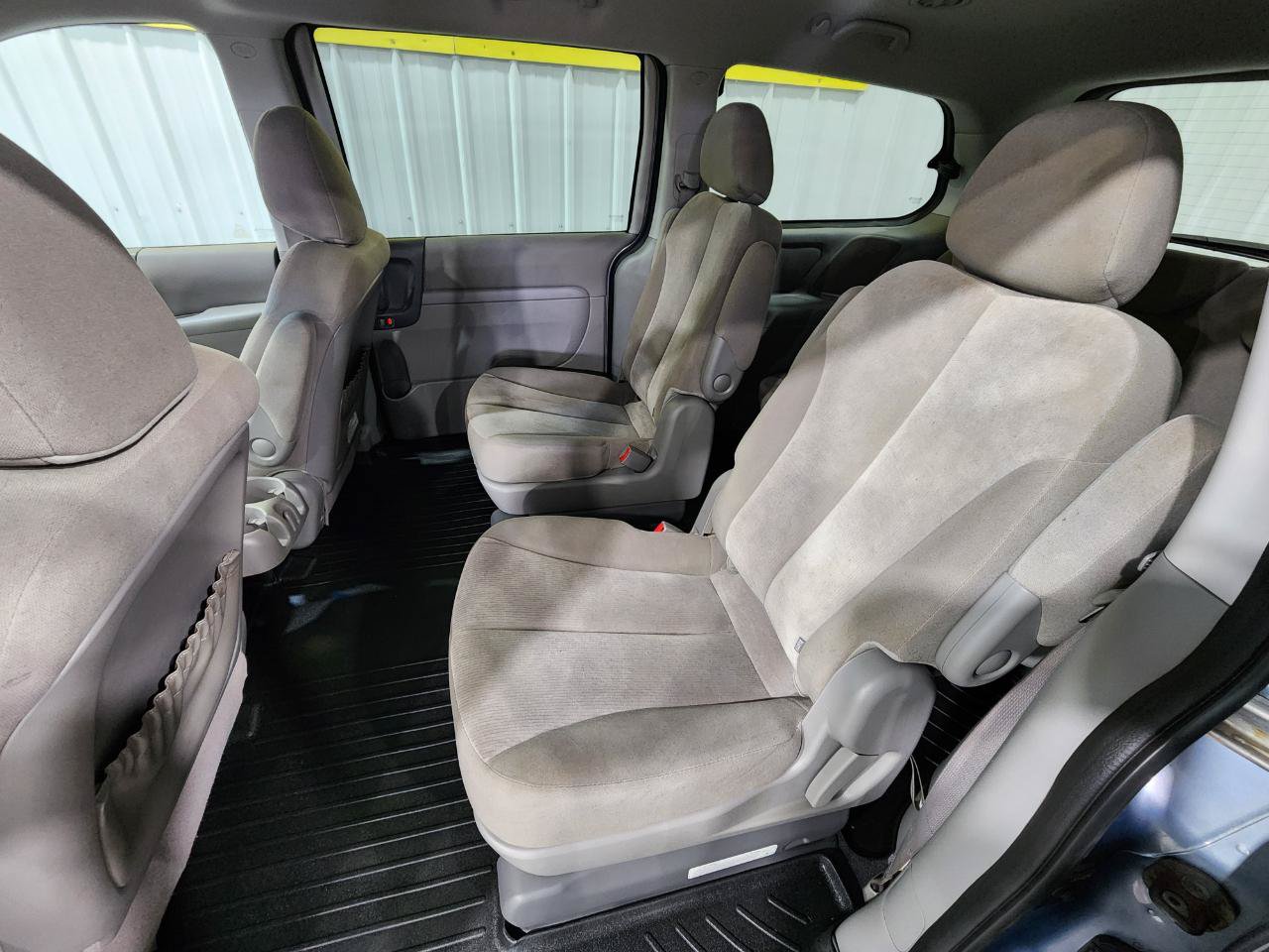 Used 2014 Kia Sedona LX FWD image 23