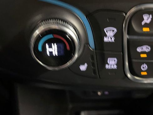 Used 2023 Chevrolet Traverse LT FWD image 32