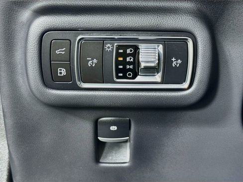 Used 2025 Lincoln Nautilus Reserve AWD/4WD image 20