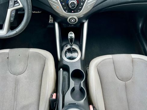 Used 2012 Hyundai Veloster w/ Style Pkg image 21