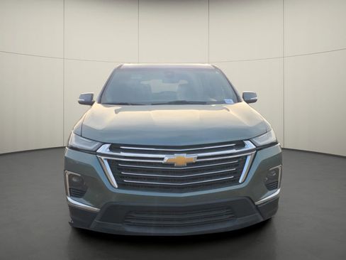 Used 2023 Chevrolet Traverse LT image 2