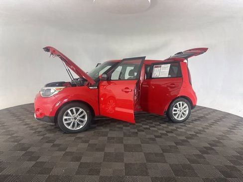 Used 2017 Kia Soul + image 12