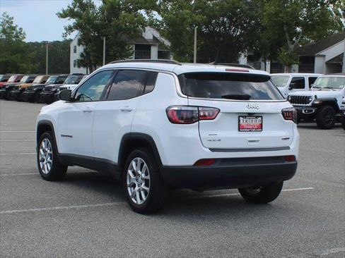 Certified 2023 Jeep Compass Latitude w/ Sun and Sound Group AWD/4WD image 5