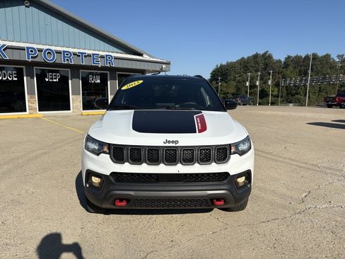 Used 2023 Jeep Compass Trailhawk AWD/4WD image 8
