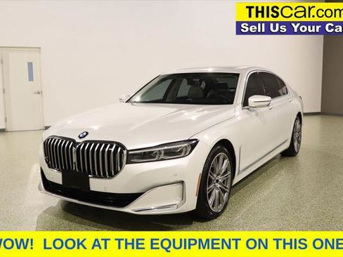 Used 2021 BMW 750i xDrive w/ Executive Package AWD/4WD image 4
