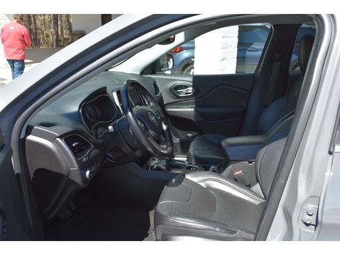 Used 2021 Jeep Cherokee Limited image 10