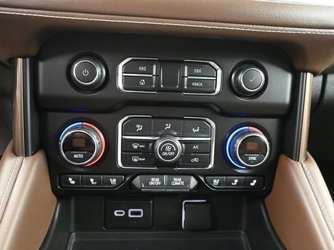 Used 2021 Chevrolet Tahoe High Country w/ Premium Package AWD/4WD image 26