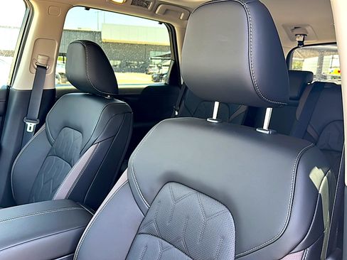 New 2026 Nissan Pathfinder Platinum w/ Accent Package AWD/4WD image 11
