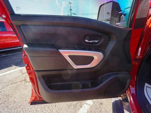 Used 2021 Nissan Titan SV w/ SV Convenience Package image 15