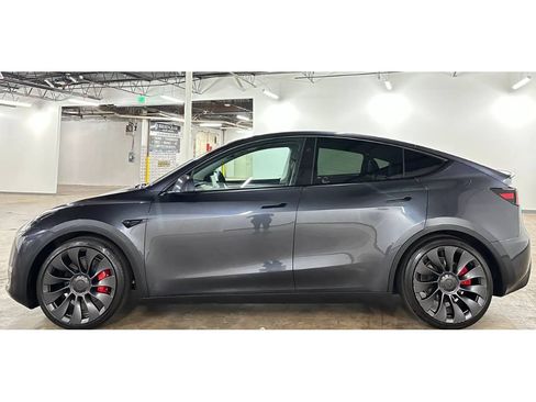 Used 2025 Tesla Model Y Performance AWD/4WD image 8