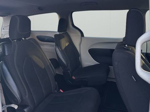 Used 2022 Chrysler Voyager LX image 38