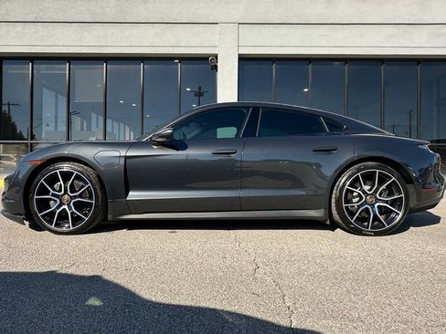 Used 2022 Porsche Taycan image 6
