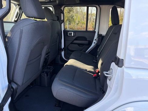 Used 2025 Jeep Wrangler Unlimited Sahara AWD/4WD image 7