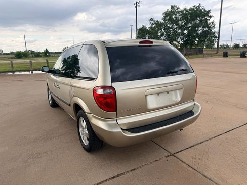 Used 2005 Dodge Caravan SXT FWD image 9