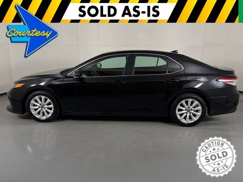 Used 2019 Toyota Camry LE FWD image 5