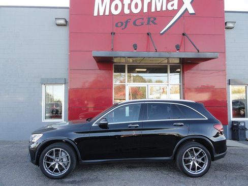 Used 2022 Mercedes-Benz GLC 300 4MATIC w/ AMG Line image 5