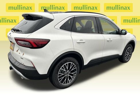 Used 2025 Ford Escape Base w/ Class II Trailer Tow Package image 3