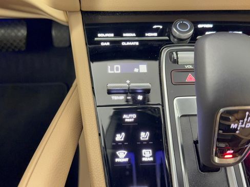Certified 2023 Porsche Cayenne AWD/4WD image 22