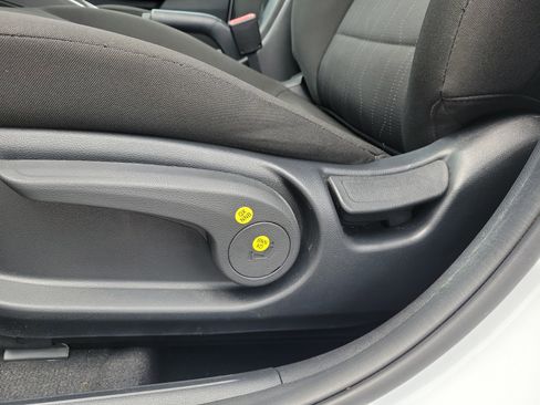 Used 2023 Hyundai Venue SE FWD image 15