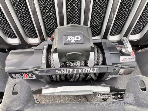 Used 2016 Jeep Wrangler Unlimited Sahara w/ Connectivity Group image 11