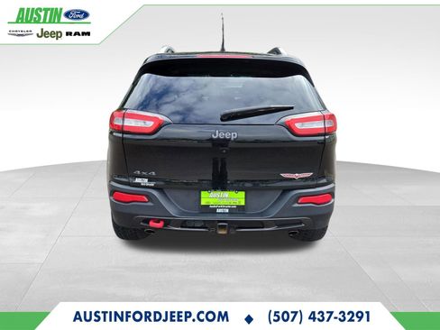 Used 2017 Jeep Cherokee Trailhawk image 4