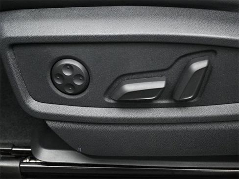 Used 2024 Audi Q5 e Premium Plus w/ Premium Plus Package image 10