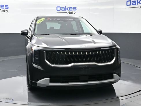 Certified 2025 Kia Carnival LXS image 3